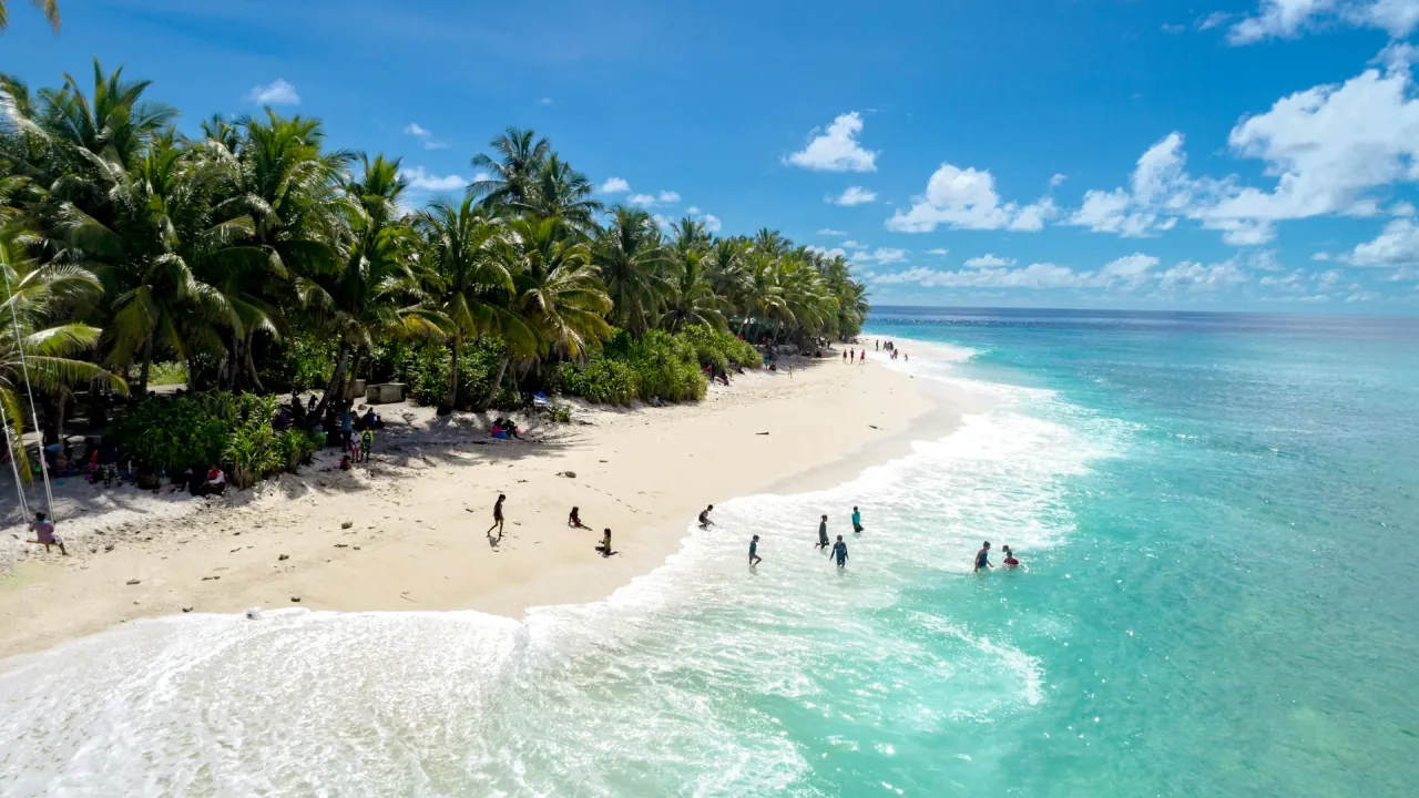 The house-reef beach