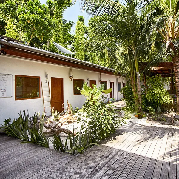 Dive Villa Thoddoo · Garden · dive house