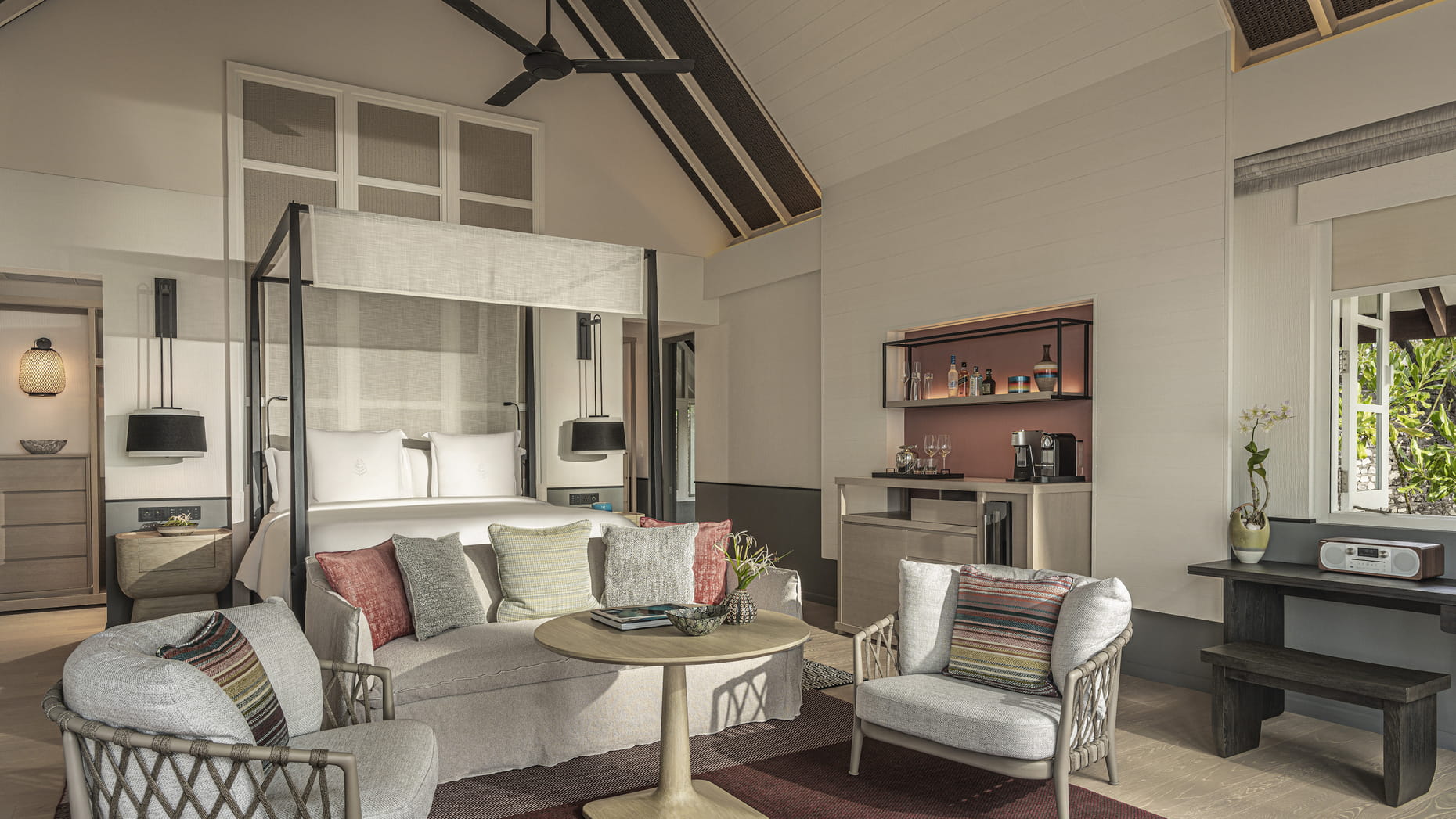 Family Oceanfront Bungalow with Pool · Family · oceanfront