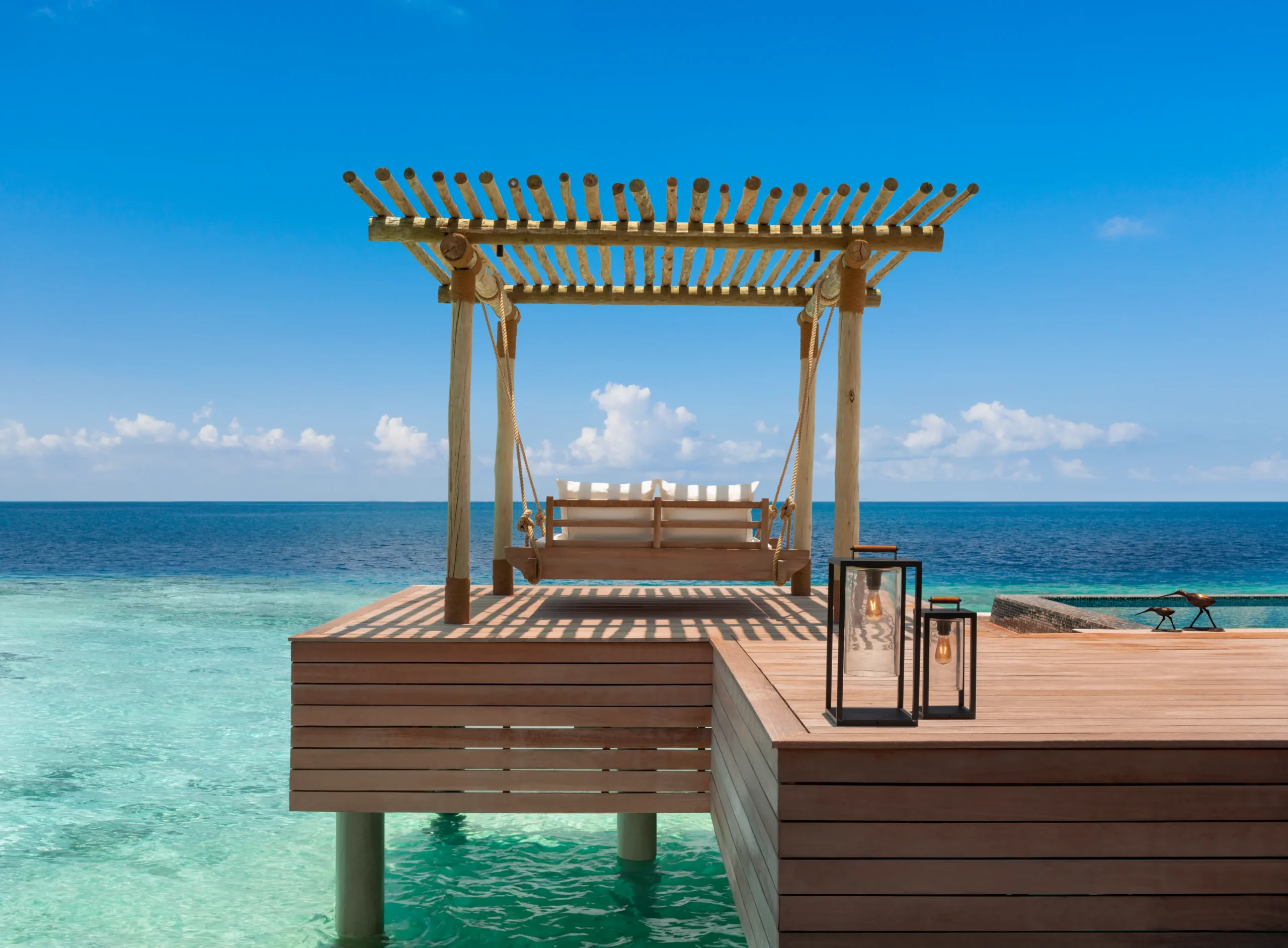 King Reef · swing daybed
